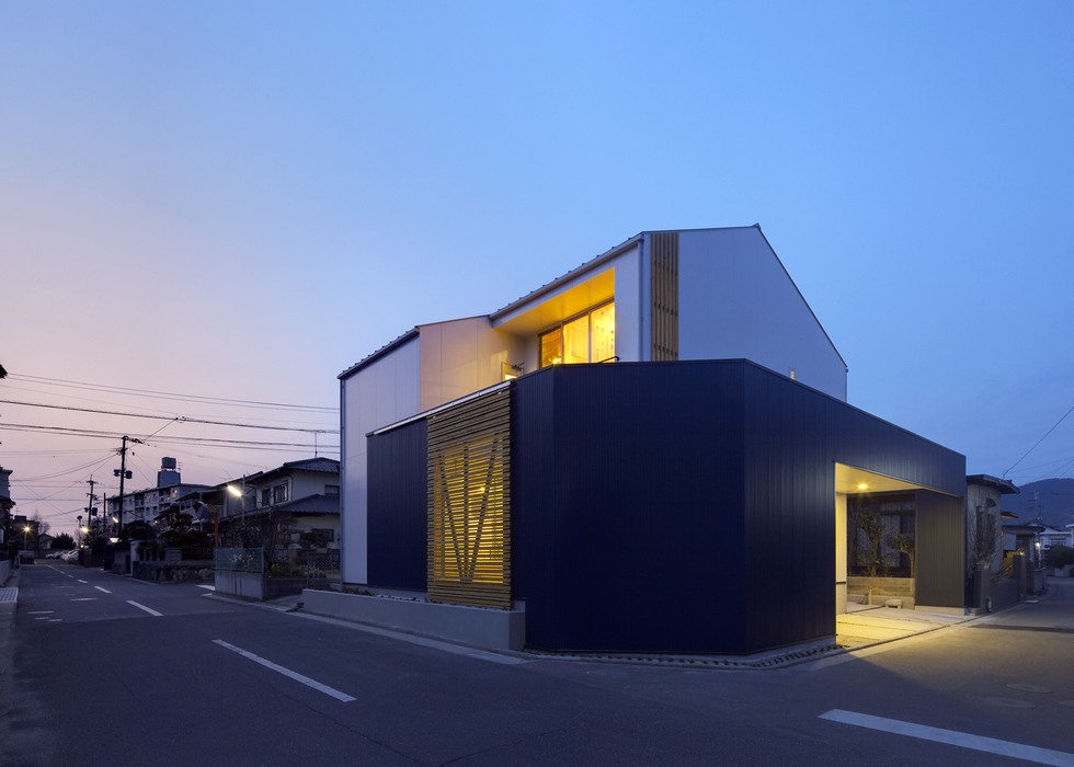 クライミングウォールの家のサムネイル